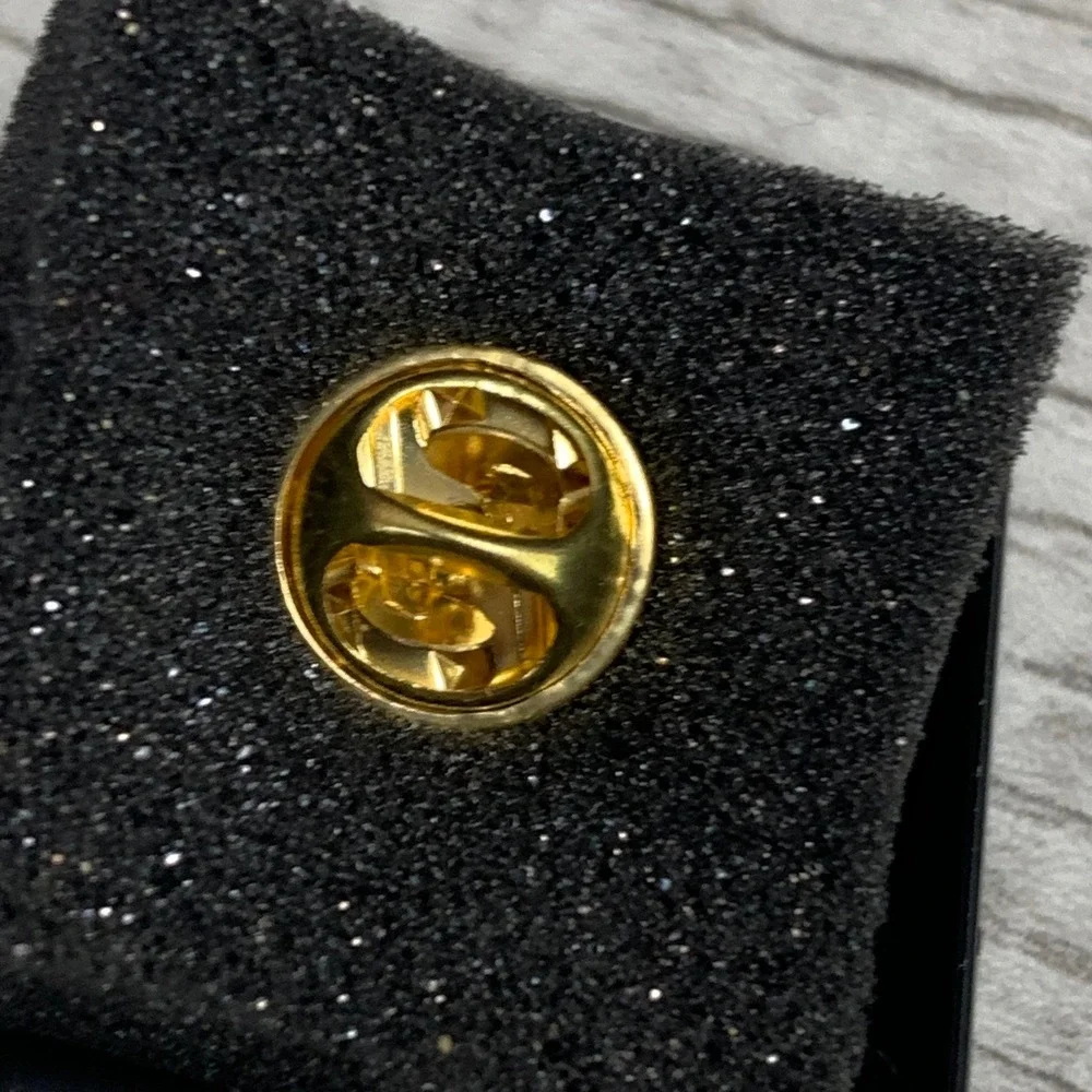 Unbranded polished gold